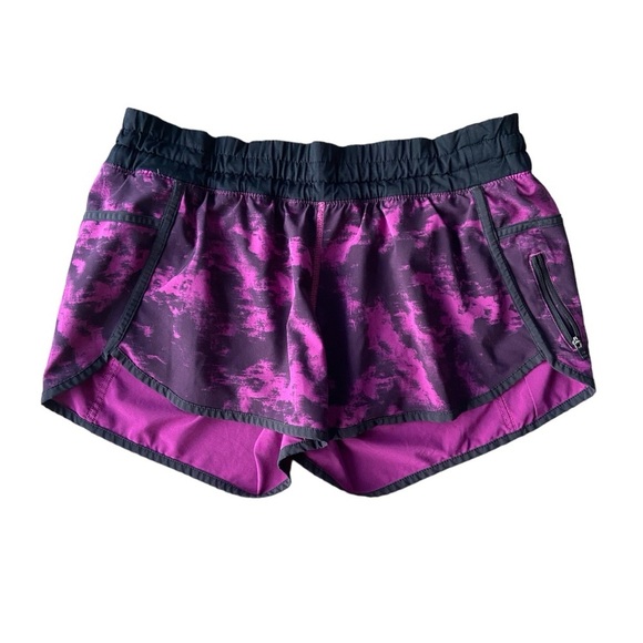Lululemon Tracker Short III *4-way Stretch
Breezie Regal Plum Black / Black sz 8 - Picture 6 of 11